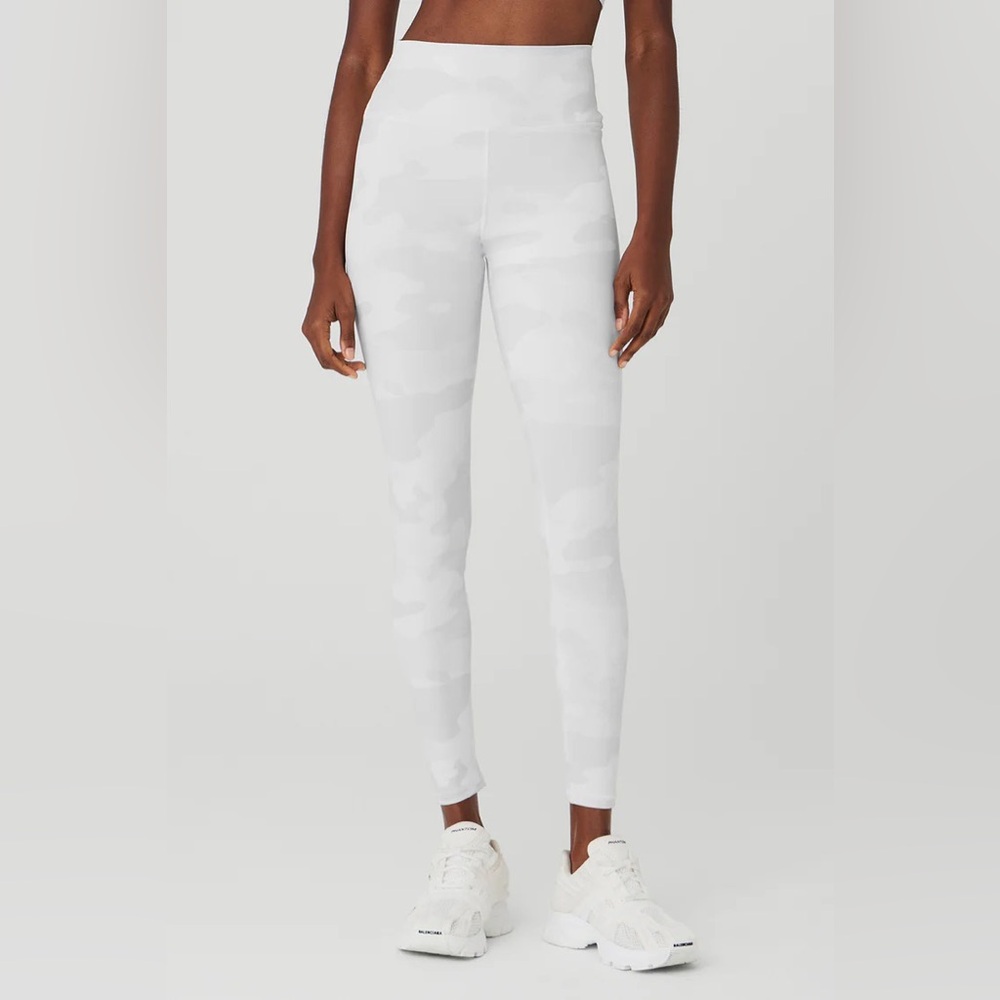 Alo High-Waist White Camo Vapor Legging size medium